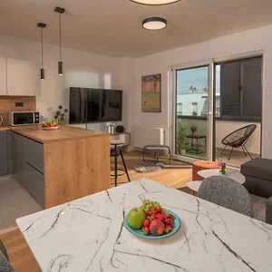 Family & Friends - Floor - Free Parking Apartment Pula
